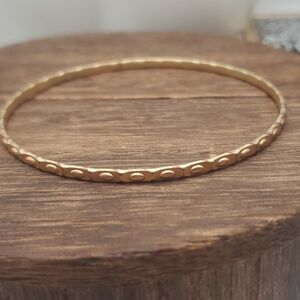 Heirloom raised art‎ deco gold tone bracelet B2035